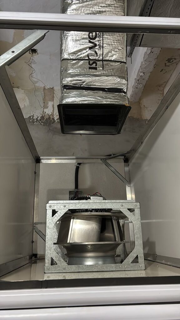 Fechamento de duto e ventilador da evaporadora do splitão