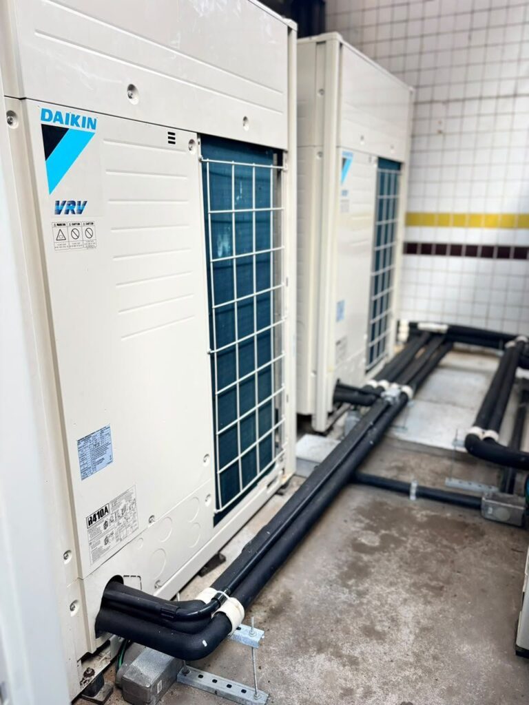 Condensadoras VRV Daikin instaladas pela REFCLIM no Centro Diagnóstico Lucilo Ávila