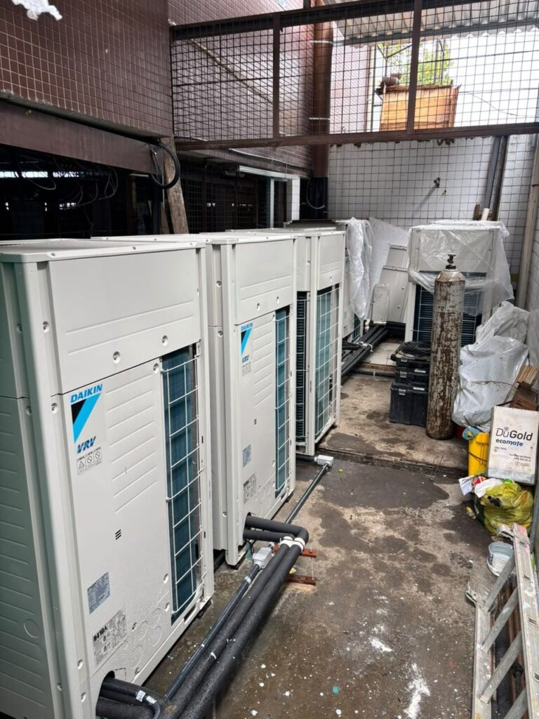 Central de condensadoras VRV Daikin concluída – Lucilo Ávila, Piedade