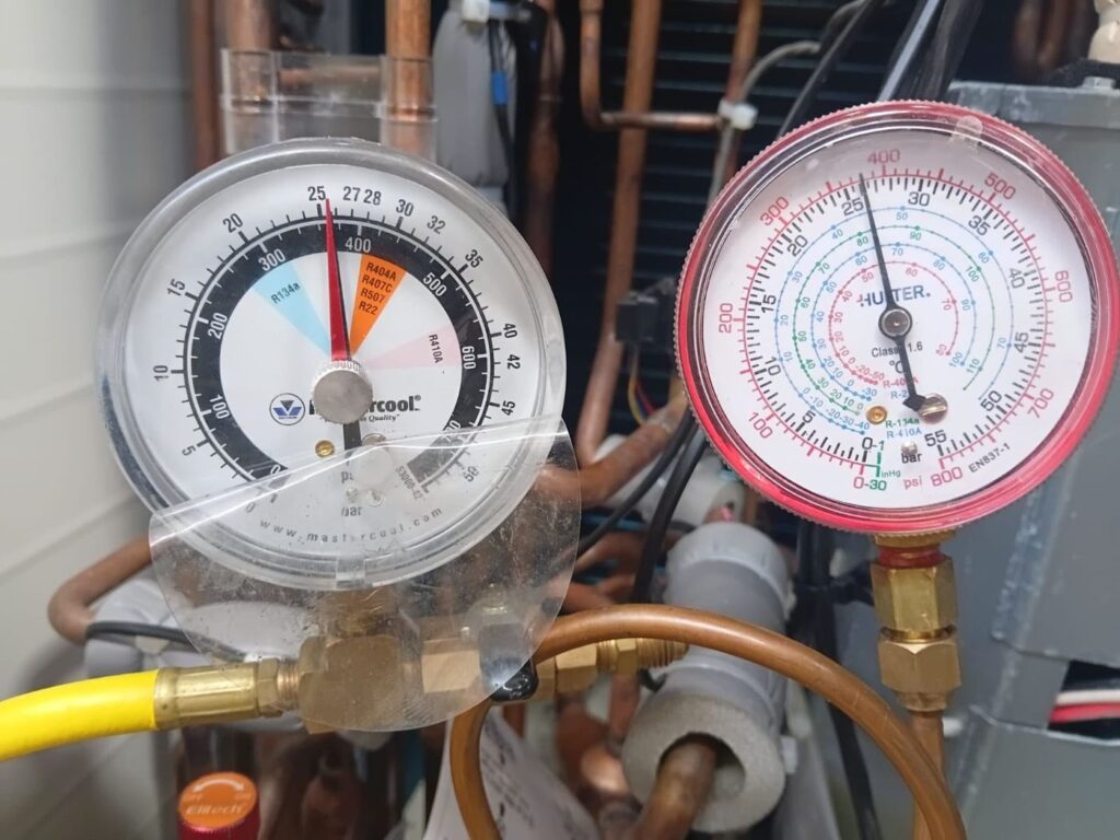 Teste de pressão com manifold no sistema VRV Daikin