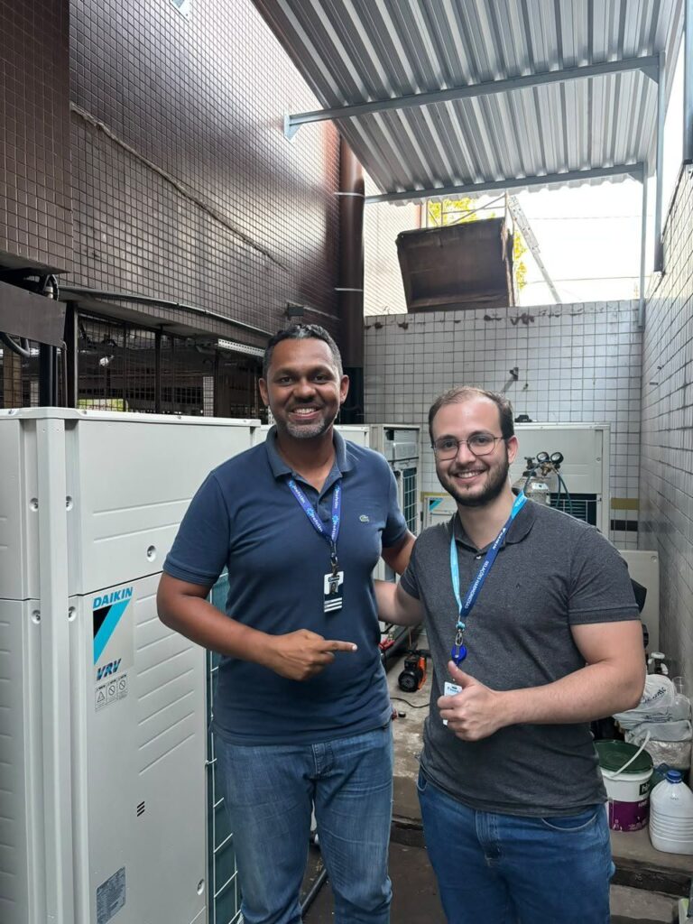 Visita técnica do engenheiro de aplicação da Daikin na entrega da obra