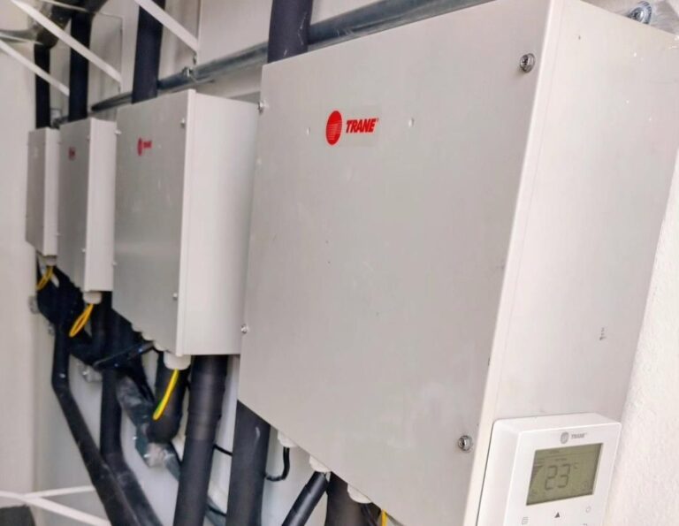 Evaporadoras Trane e controle de parede instalados
